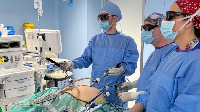 La cirugía laparoscópica 3D aumenta la precisión y disminuye el riesgo y el tiempo quirúrgico en operaciones complejas